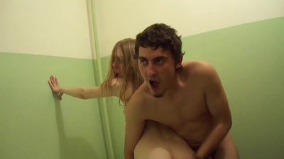 Домашний секс в ванной с рыжей подругой